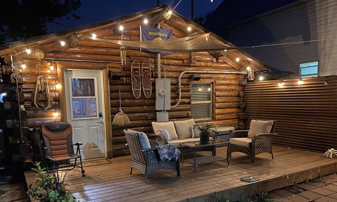 Franklin to the Fort House | Classic log cabin near Good Food Store