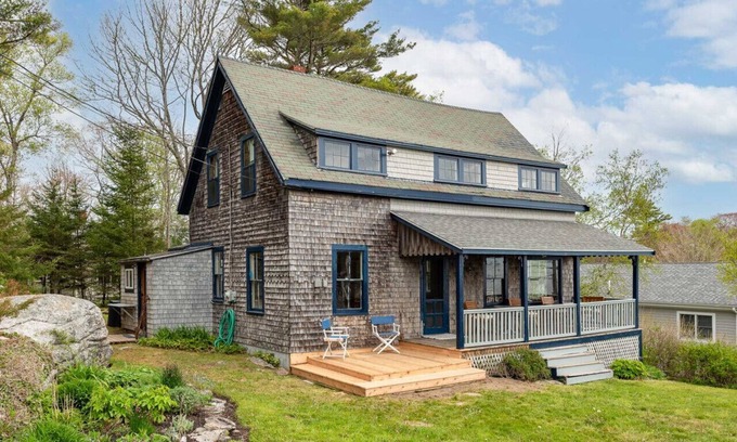 Boothbay Harbor Cottage | Classic Maine Cottage with Ocean Views and Beach