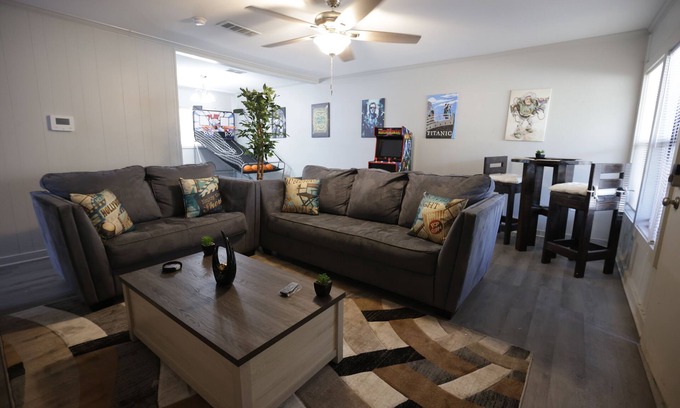 Grambling House | Classic Movie Home on Gum - Walking Distance to GSU