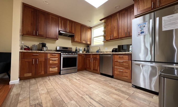 Daly City House | Classic San Francisco Home- 5B/3BA - 10 min to SF