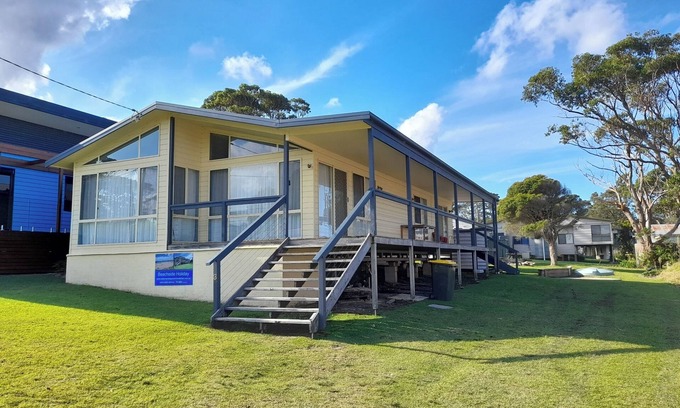 Durras North House | Classic south coast beach house with beach, forest and a lake on the doorstep