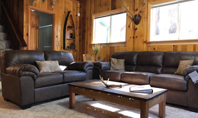 South Lake Tahoe Cabin | Classic Tahoe Charm! Dogs OK! Close to Everything!