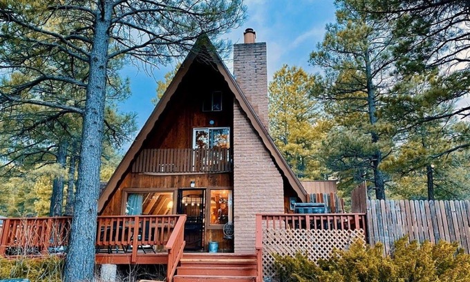 Kachina Village Ski Chalet | Classic, Three-Story Chalet in the Pines
