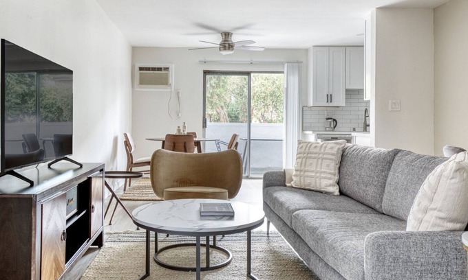 Valley Village Apartment | Classic Valley Village 1BR w/ Pool, BBQ, near Ventura Blvd, by Blueground