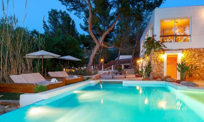 Cala Vadella Villa | Classic Villa for 12- Pool, BBQ, big outdoor area
