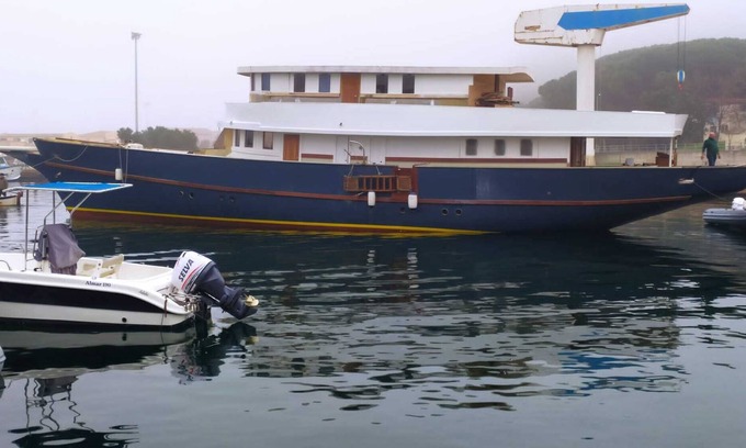 Porto Corallo Boat Rental | Classic Yacht Yanika