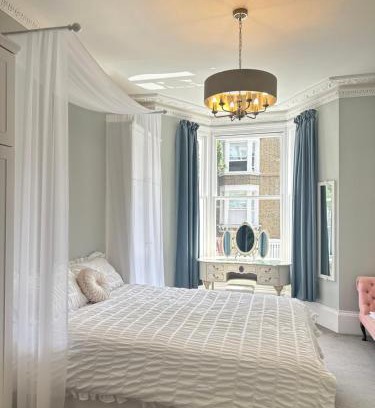 Oval Apartment | Classically Elegant Designer Apartment