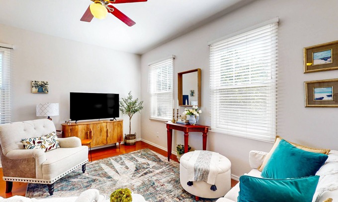 Gardens House | Classy house near trails with pools, playground, basketball & beautiful upgrades