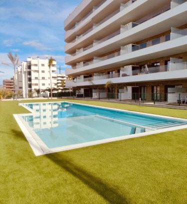 Els Arenals del Sol Apartment | Claudia Luxury Apartment near the beach with a pool, gym, and secure gated parking