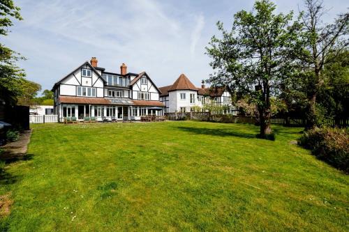 Thorpeness House | Claysmead - A large Lakeside House in Thorpeness - Aldeburgh Coastal Cottages