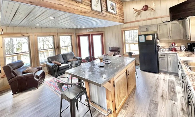 Bakerton Cabin | Clean and Cozy Cabin in the Trees w/ Boat Ramp!