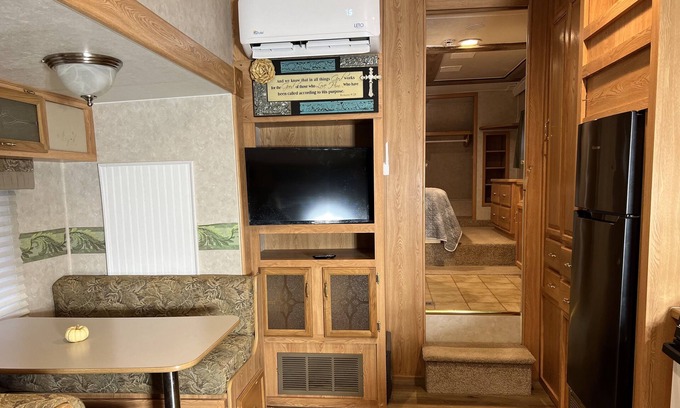 Columbia House | Clean and cozy with all the comforts of home!
