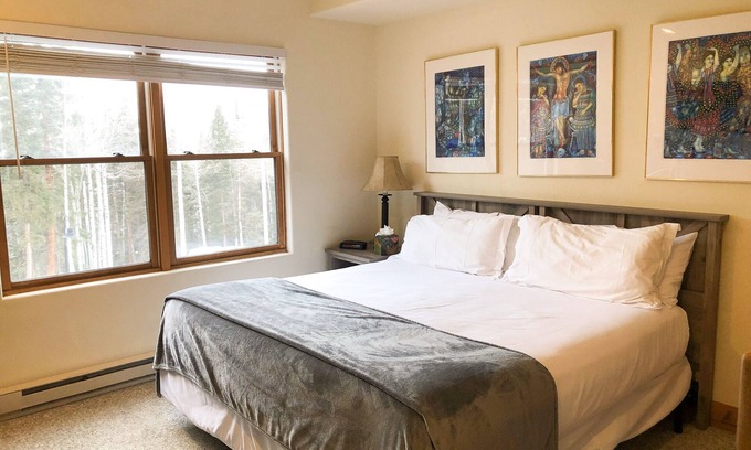 Mountain Village Hotel | Clean and Quiet Room for 4 With Perks in Telluride's Mountain Village