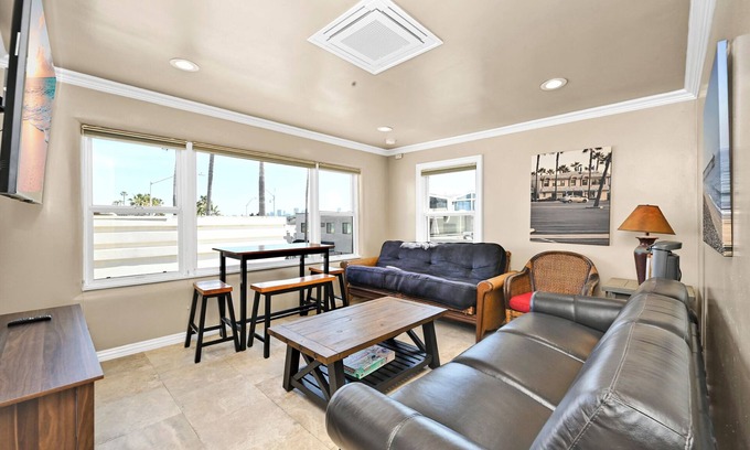 Newport Beach Apartment | Clean Budget Friendly Apartment Steps from Beach