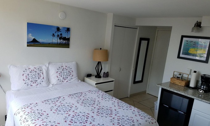 McCully - Moiliili Hotel | Clean, Comfortable and Cozy Waikiki Condo for Two!