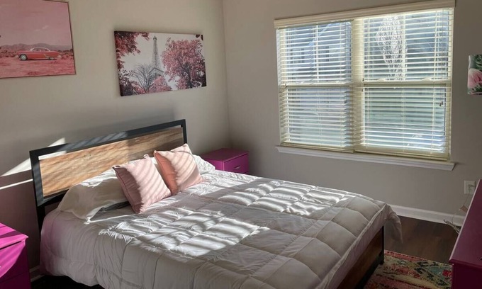 Dunean House | Clean, Comfortable & Convenient to everything downtown Greenville!
