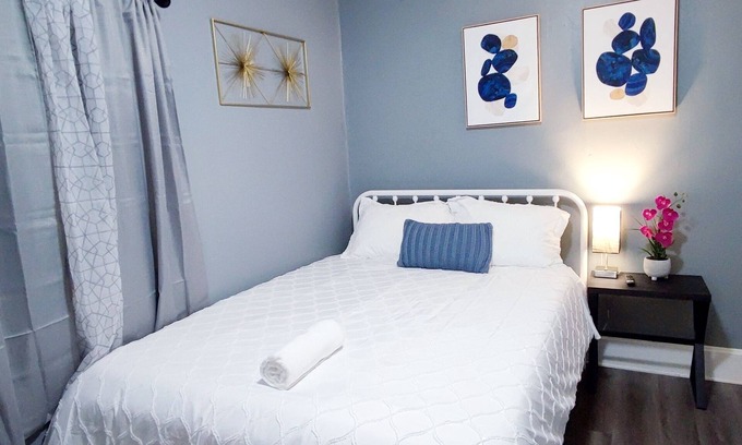 Near Eastside House | Clean/Cozy Studio 2-Near DT Indianapolis/Queen Bed