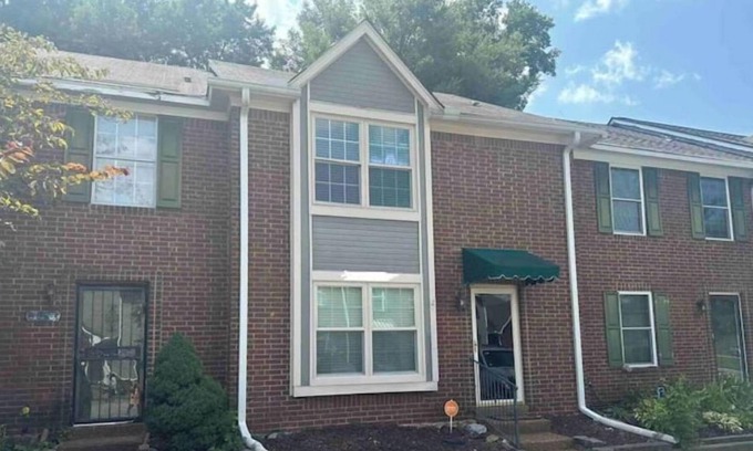 Southaven House | Clean/Cozy Townhouse near Memphis/ Lander's Ctr