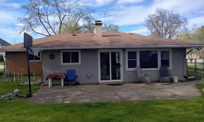 Arlington Heights House | Clean home in quiet neighborhood