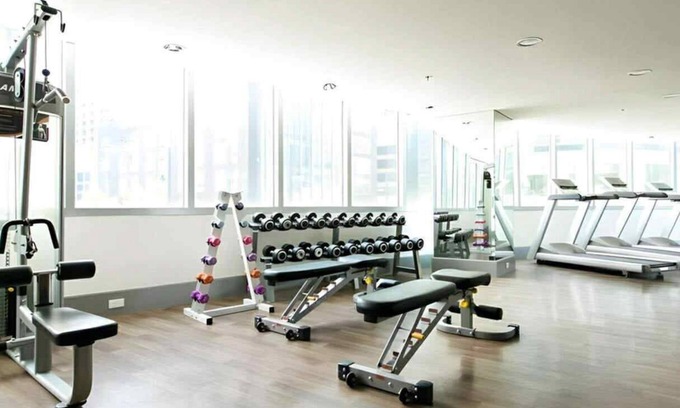 Forbes Park Condo | CLEAN Hotel Vibe with Golf View Loft at the HEART of BGC