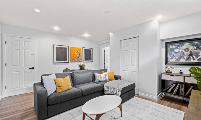 Burnaby House | Clean & Modern 1 Bedroom Suite
