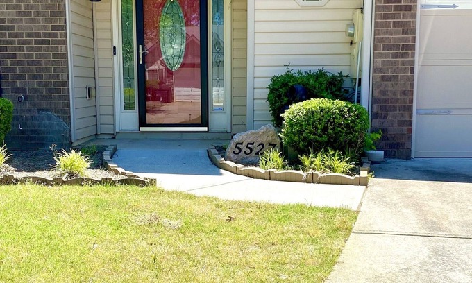Union City House | Clean, Neat & Cozy Townhouse 15 min from Atlanta airport