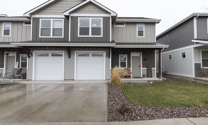 Franklin to the Fort Other | Clean Newer Townhome with Garage in Central Missoula-Family Friendly.
