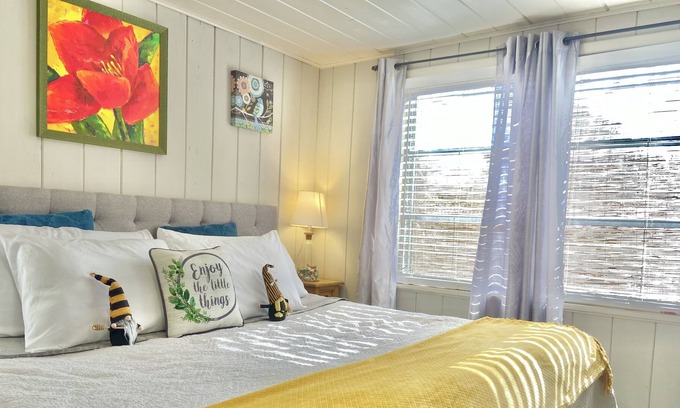 Bayou Oaks Cottage | Clean peaceful cottage