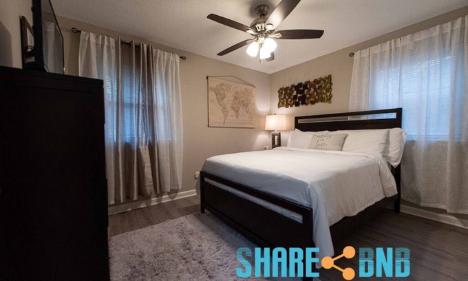 Sherwood House | Clean, Pet Friendly, Remote Work Home between LR & LRAFB