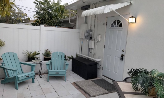 Disston Heights Apartment | Clean, Queen, Kitchenette, Private Patio with Seating & Dining, On-Site Parking.