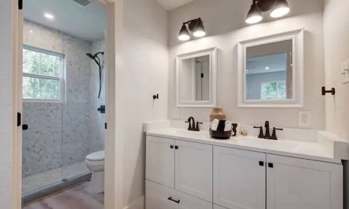 North Austin Civic Association House | Clean & Spacious 3 miles from Domain & Q2 Stadium