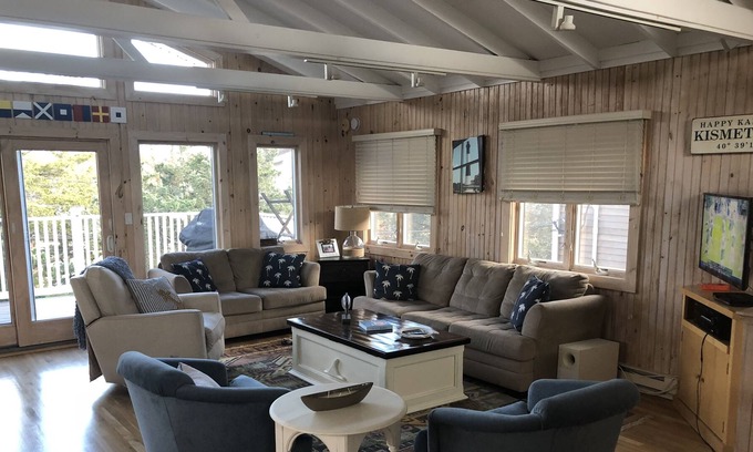 Kismet House | Clean updated Kismet Beach House