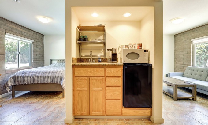 Clear Lake Apartment | Clear Lake Getaway w/Pool Access, Near Beaches!