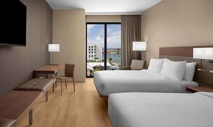 Clearwater Beach Hotel | Clearwater Beach Getaway! Charming Suite with Rooftop Pool