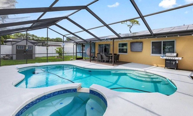 Highpoint Villa | Clearwater House 3 bedrooms-pool