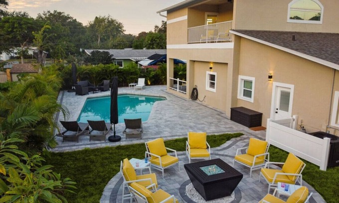 Clearwater Villa | Clearwater Villa 6 BR, Heated Pool, Mini Golf, 4K Projector Lounge Theatre