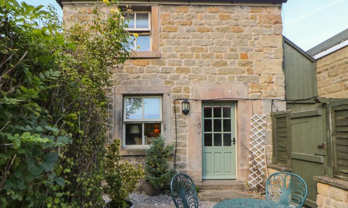 Baslow House | Clematis Cottage