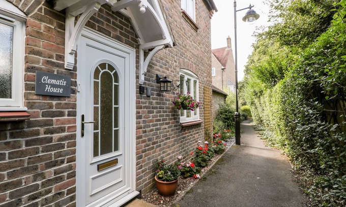 Dorchester Cottage | CLEMATIS HOUSE, family friendly, with a garden in Dorchester