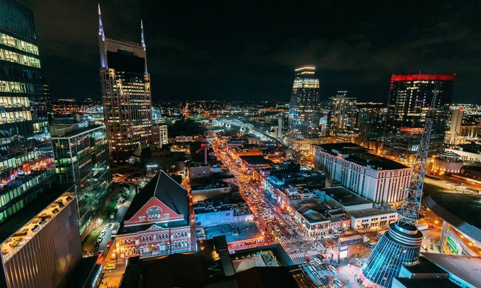 Maxwell House | Cleo Miller ~ Fabulous Condo ~ Prime Location ~ Balcony ~ Near Downtown & Broadway ~ East Nashville