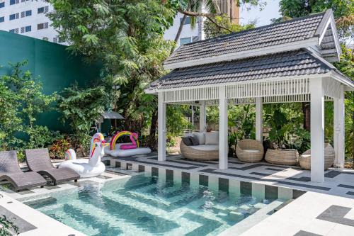 Chiang Mai Villa | CLEOPATRA POOL VILLA I Prime Location - Near The Famous Night Bazzar, 5 Minutes from the old city I Daily Housekeeping