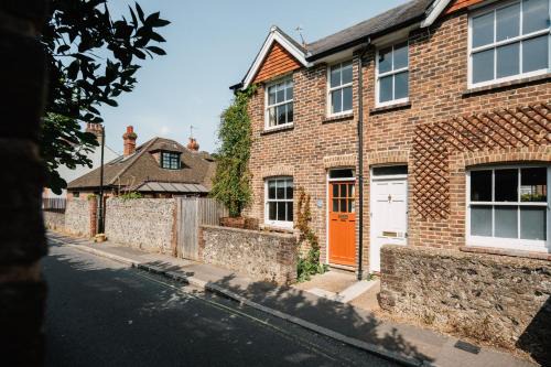 Lewes House | Cleve Cottage by inspirestays-com