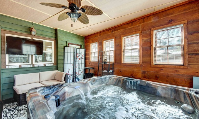 Cleveland Cabin | Cleveland Cabin w/Private Hot Tub ~ 7 Mi to Helen