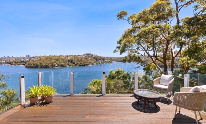Seaforth House | Cliff house & Grand harbour view