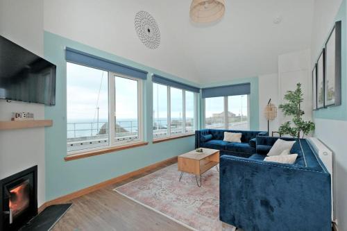 Buckie Apartment | Cliff Top Cottage with Sea Views