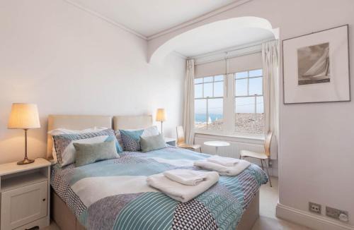 Cowes House | Cliffhanger 18 Castle Road