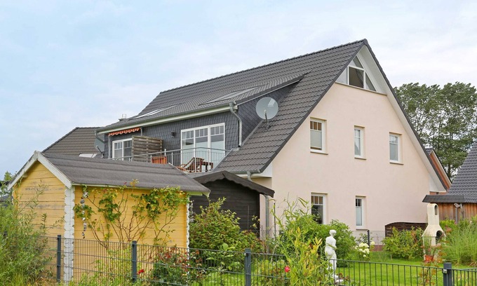 Nienhagen Apartment | Cliffside accommodation, WLAN, terrace, washing machine