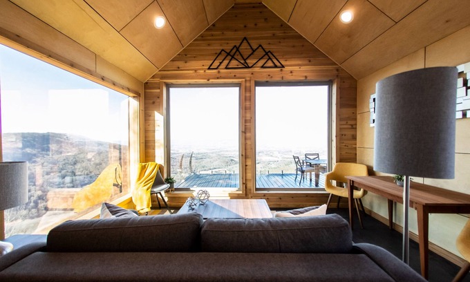 Pikeville House | Cliffside bungalow with panoramic mountain views