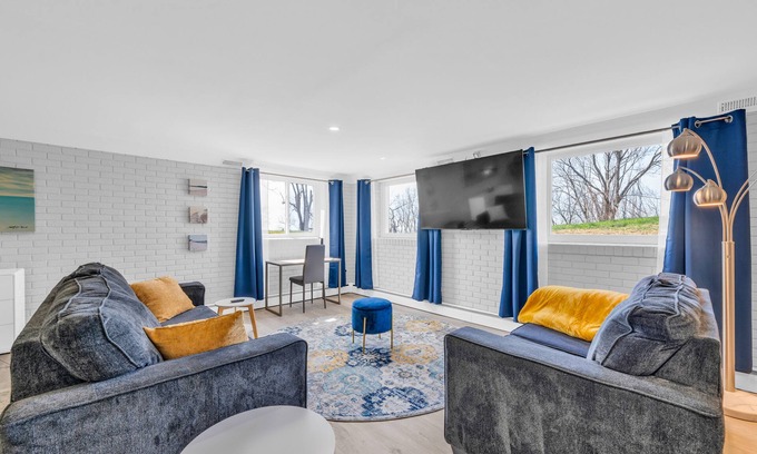 Leamington Apartment | Cliffside Suite #3 - Seacliff Beach Suites