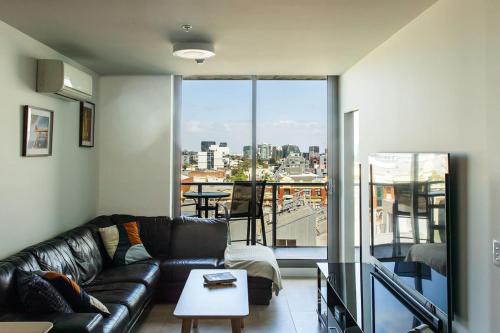 Prahran Apartment | Clifton, gym and BBQ. Central