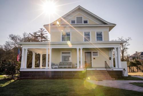 Natchez House | Clifton House - Panorama - Queen Suite, Sleeps 4, River Views